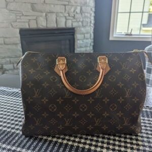 Louis Vuitton  Monogram Speedy 35